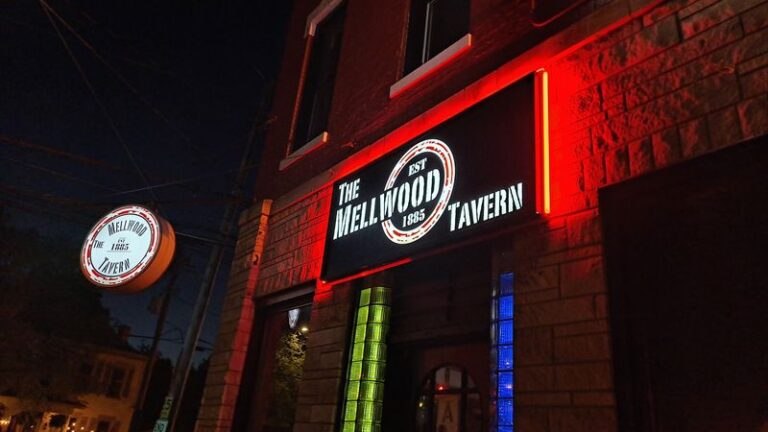 The Tuesday Night Fried Chicken At This Kentucky Tavern, Open Since 1885, Is Worth Planning Your Week Around