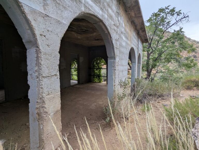 This Abandoned Arizona Mansion Sits Alone In The Desert With An Eerie Reputation