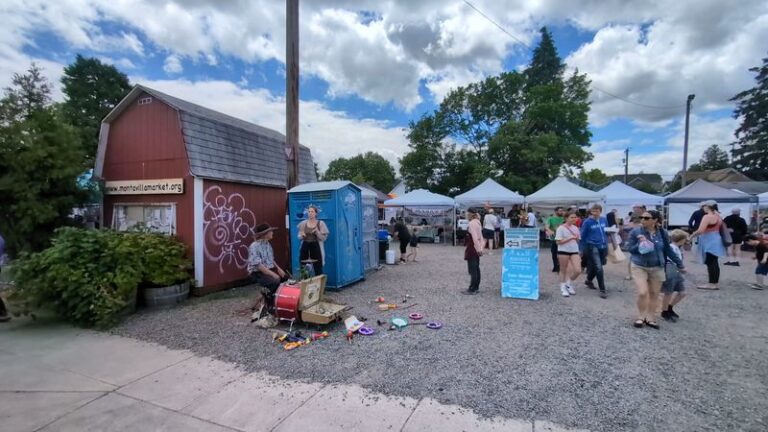With Half A Dozen Bakeries Among Its Stalls, This Beloved Oregon Farmers Market Keeps Locals Coming Back