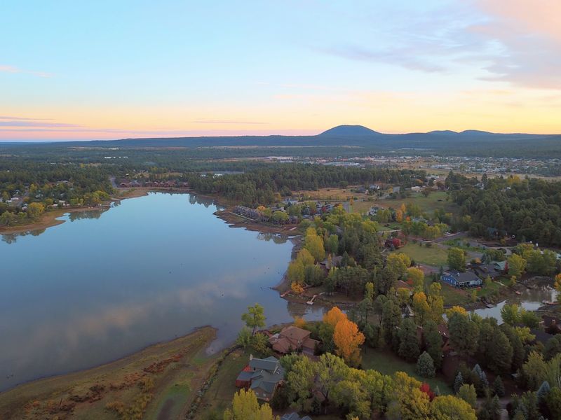 This Peaceful Little Lakeside Town Is One Of Arizona’s Most Relaxing Mountain Escapes