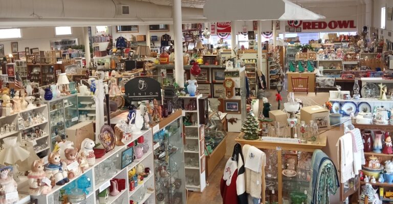 Two Full Floors Of Vintage Finds Make This Minnesota Antique Mall A Treasure Hunter’s Paradise