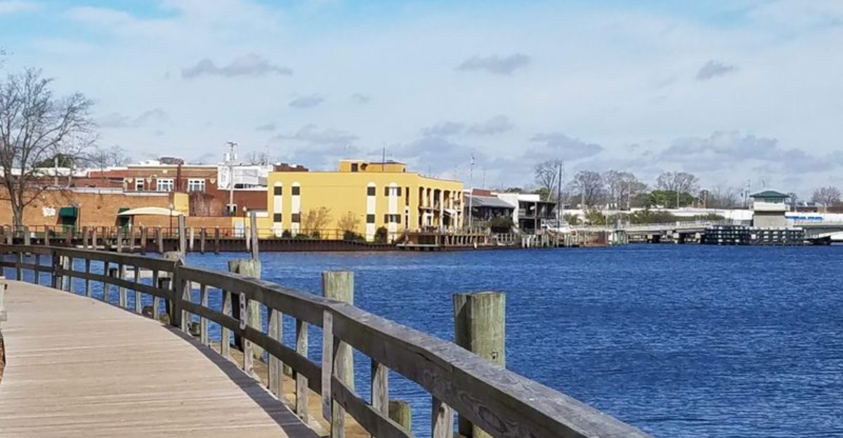 Wander This Walkable Riverfront Town In North Carolina Where Antique Shops Meet Waterfront Cafes