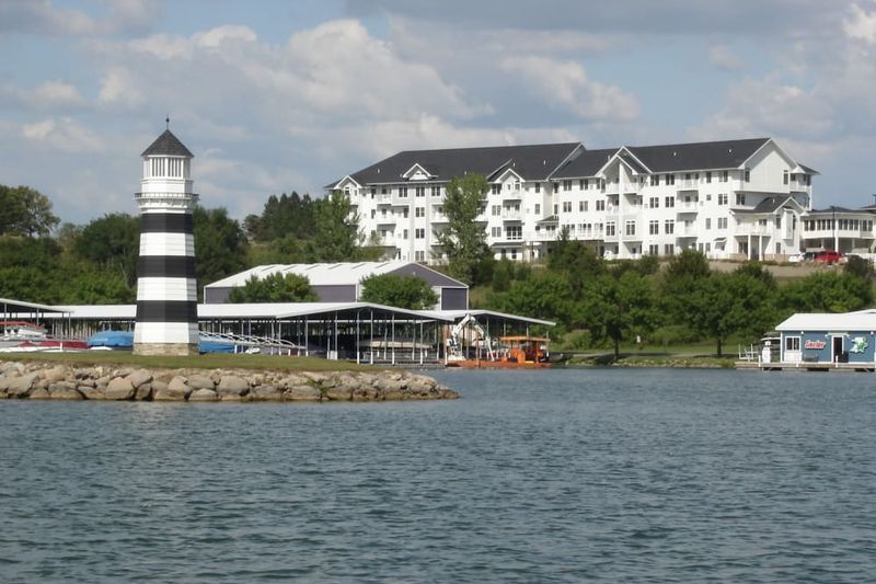 Beside Iowa’s Lake Panorama, Retirees Are Finding A Warm, Close-Knit Community Where ‘Iowa Nice’ Is Real