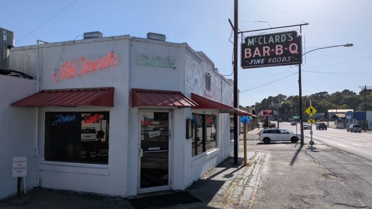 People Drive From Across Arkansas For The Smoked Bologna Sandwich At This Little Country Store