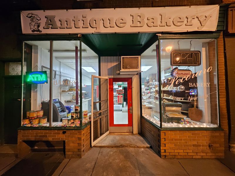 This Old-School New Jersey Italian Bakery Bakes Its Bread Daily and Sells Focaccia Squares for $1