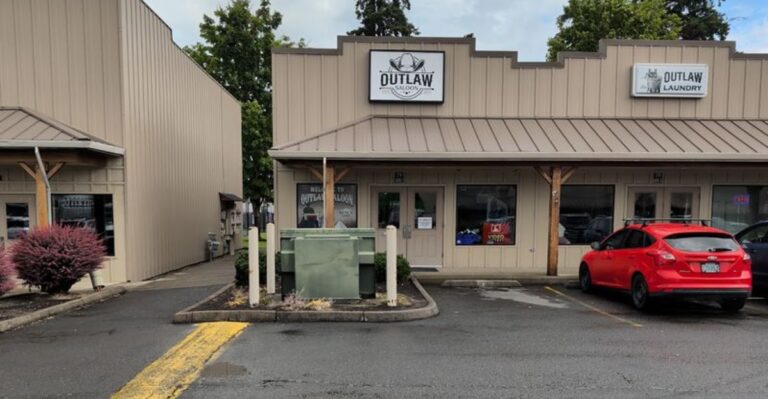 People Drive From All Over Oregon For The Elk Burger At This Joseph Roadhouse