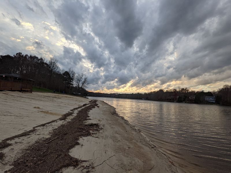 This Peaceful Virginia Lakeside Community Wraps Its Residents In Gated Calm Around Its Own Lake