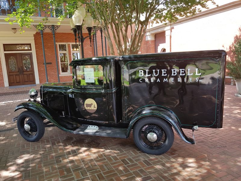You’ll Scoop Homemade Peach Ice Cream At This Family Creamery Outside Brenham
