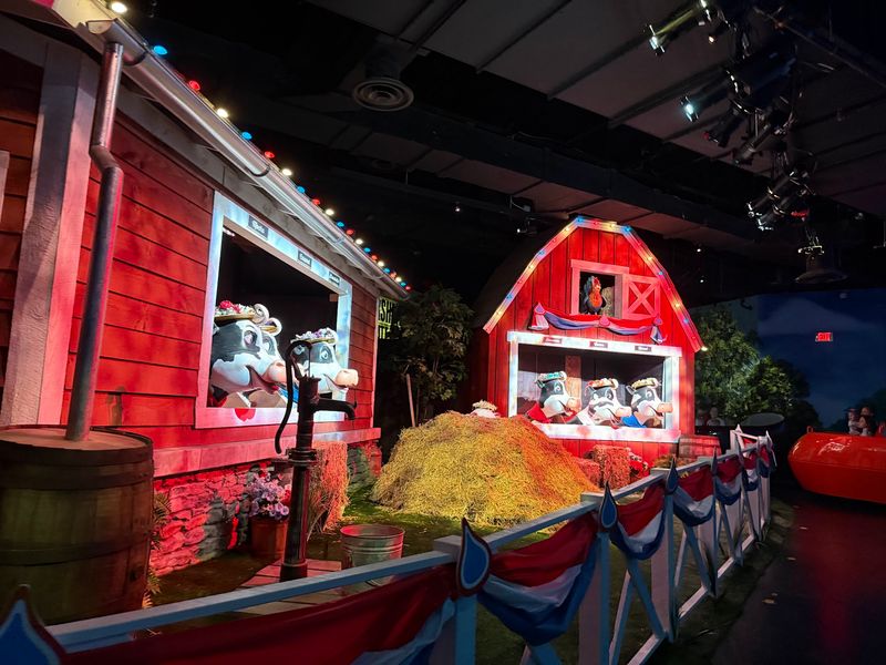 Hershey’s Chocolate World Lets You Design Your Own Candy Bar And Ride Through A Chocolate Factory