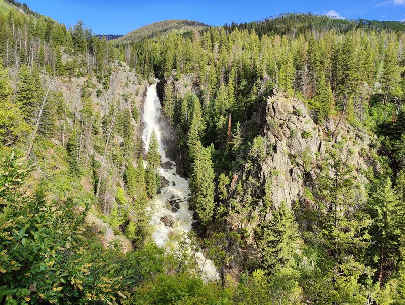 A Short, Easy Walk From This Colorado Parking Lot Leads to a Towering 280-Foot Waterfall