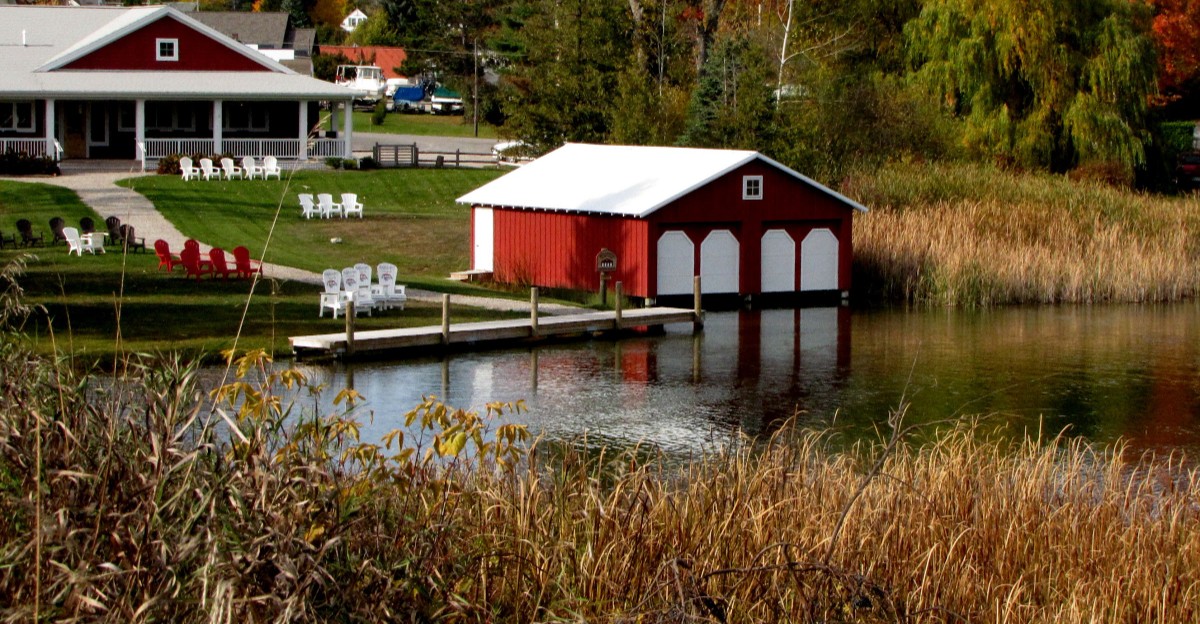 Retirees Are Trading Winters For This Quiet Michigan Town On Lake Leelanau