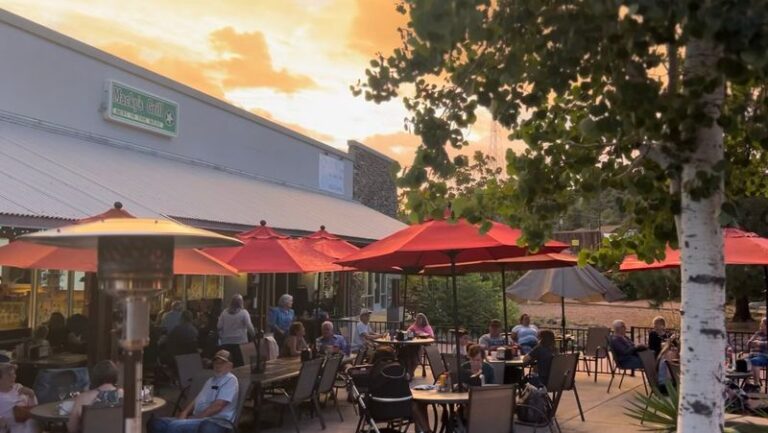 Breakfast Lovers Cross Half The State For The Biscuits And Gravy At This Payson Cafe