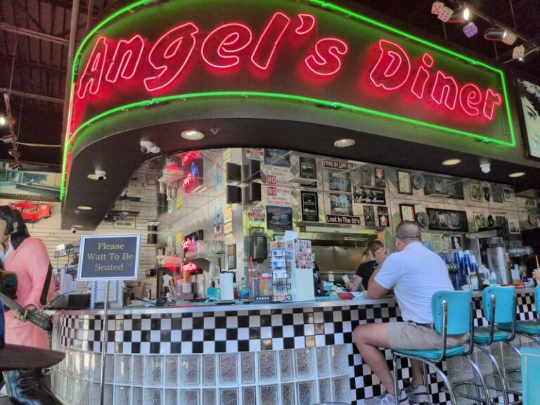 This Old-School Jacksonville Diner With 1950s Car-Club Charm Is Worth The Drive For Breakfast