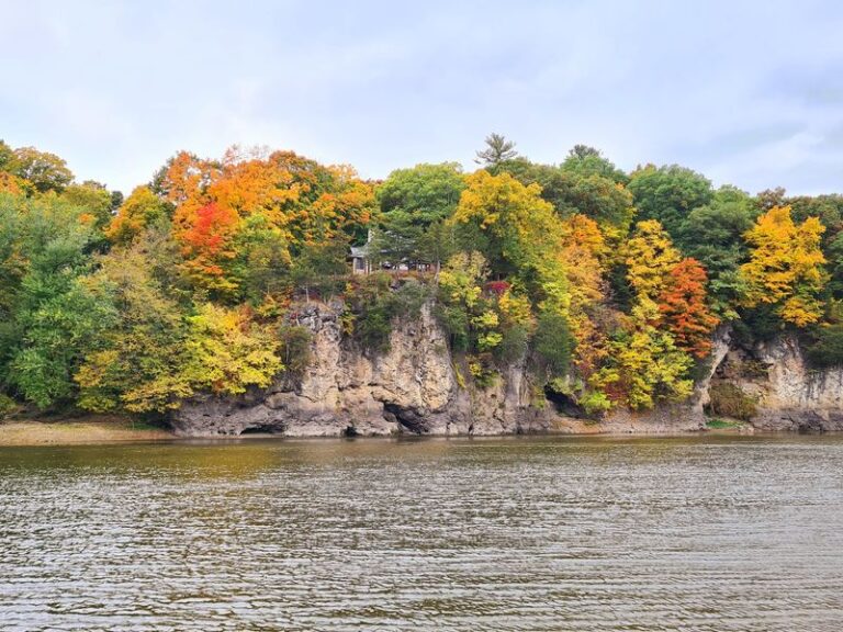 This Riverside Iowa State Park Hides Fossil-Filled Bluffs And Quiet Trails Along The Cedar River