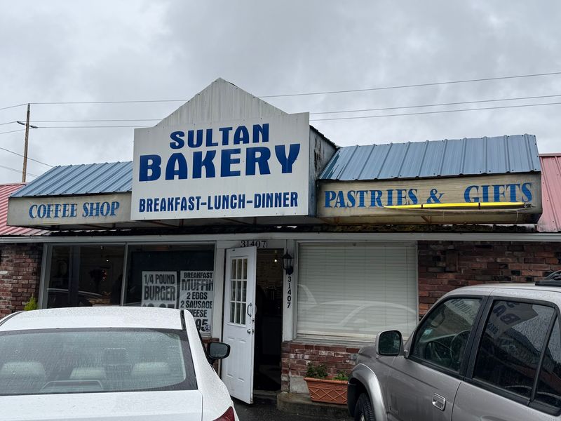 A Bakery Parked Right On Highway 2 A Bakery Parked Right On Highway 2