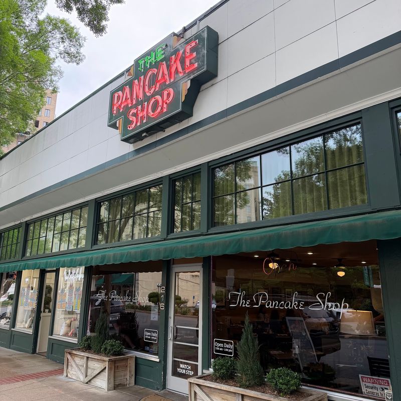 A Breakfast Landmark on Central Avenue