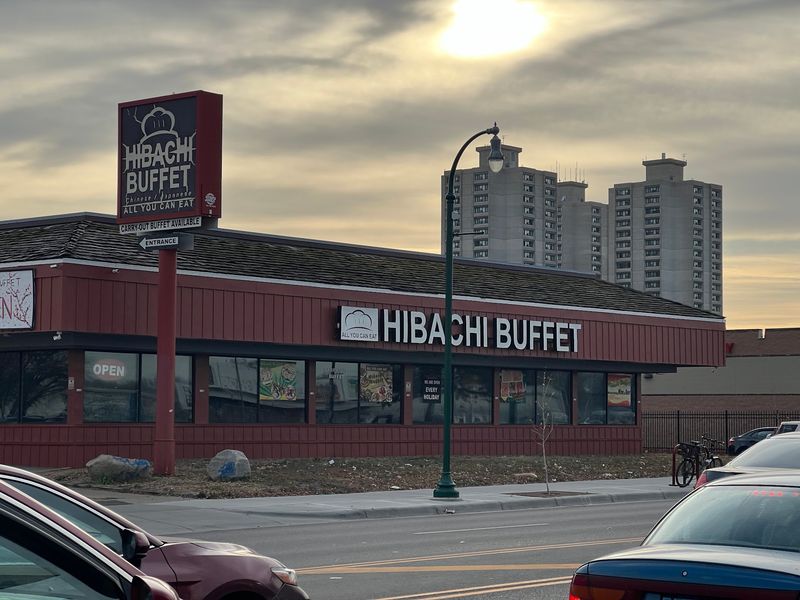A Buffet Address on East Lake Street