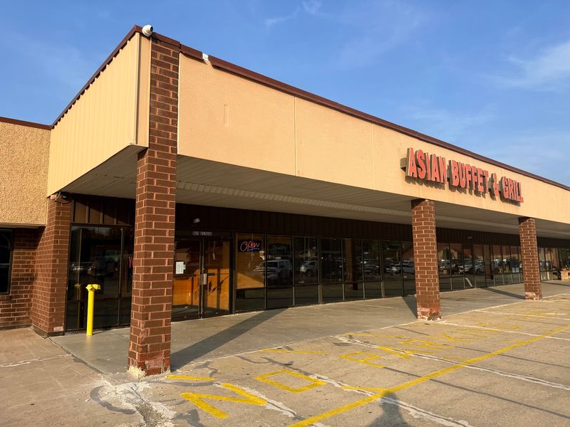 A Buffet Hiding in Plain Sight on Appleton Avenue
