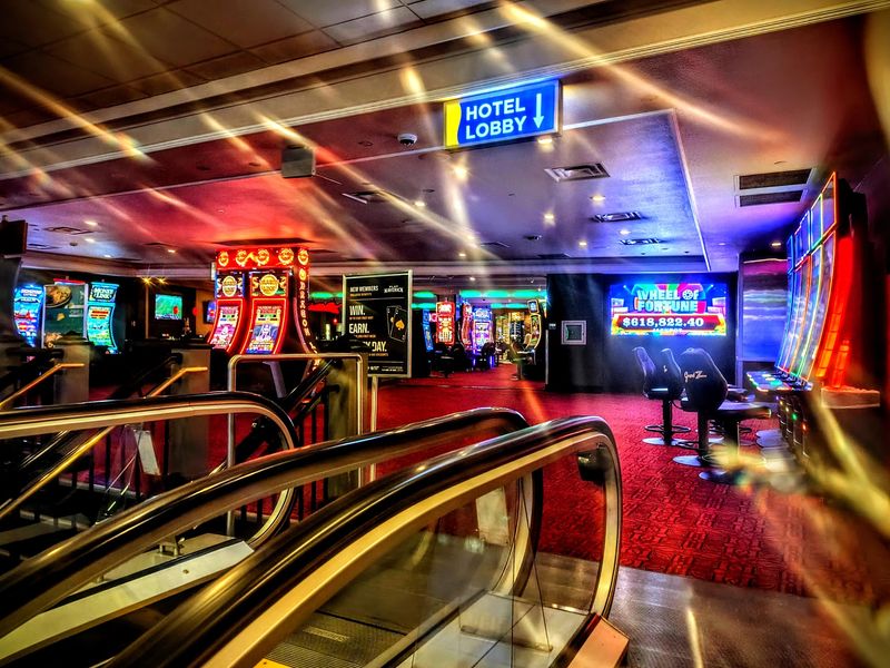 A Casino Floor That Never Clocks Out A Casino Floor That Never Clocks Out