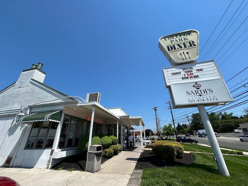 A Classic Diner Hiding on Baltimore Avenue