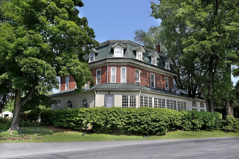 A Colonial House on Route 413