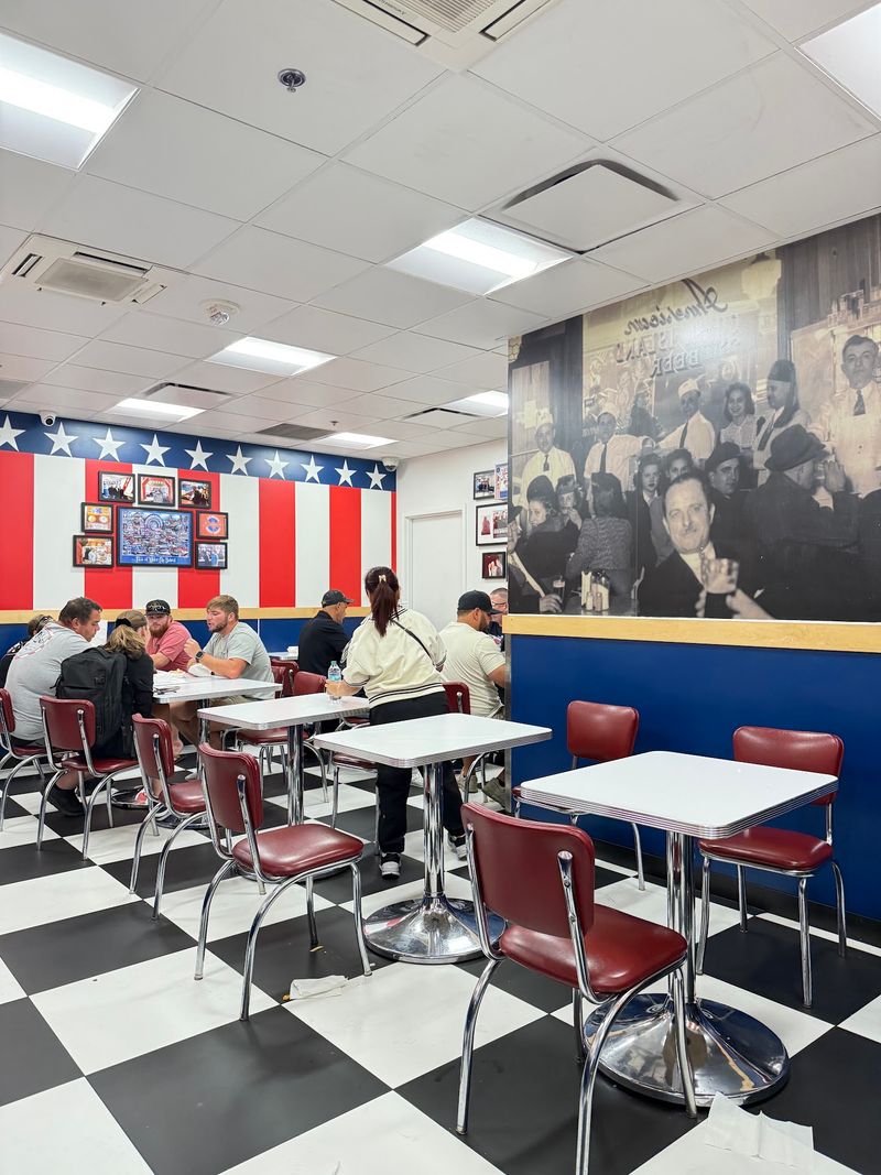 A Compact Room With Patriotic Style