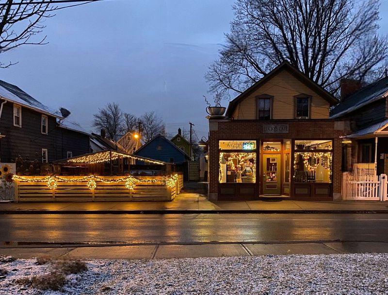 A Corner Café in Tremont