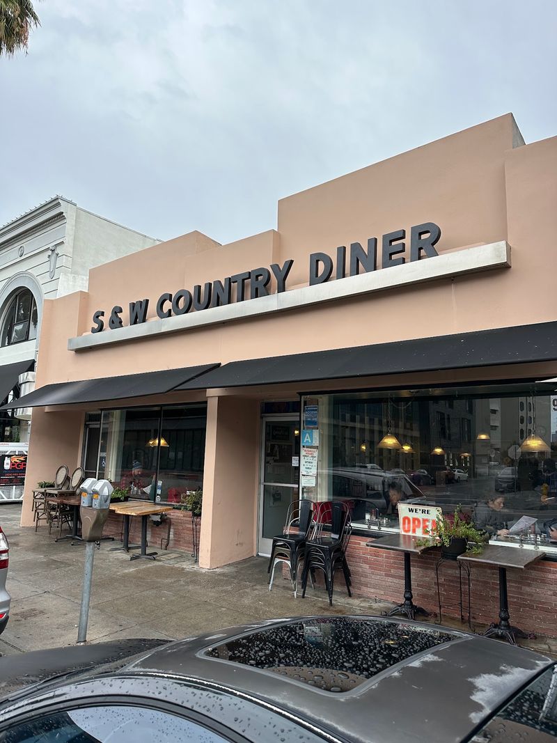 A Country Diner on Washington Boulevard