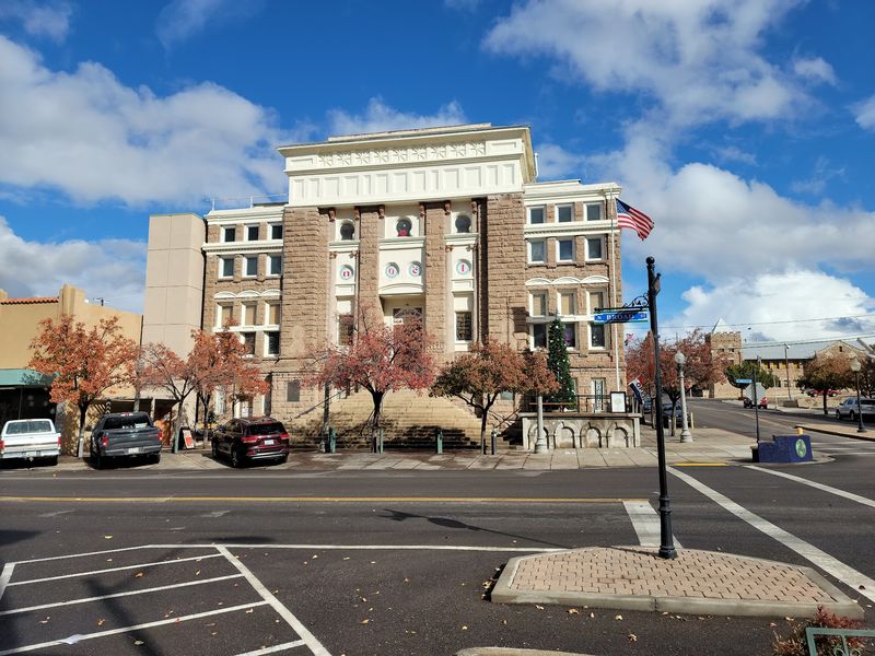 A County Seat in the Arizona Hills