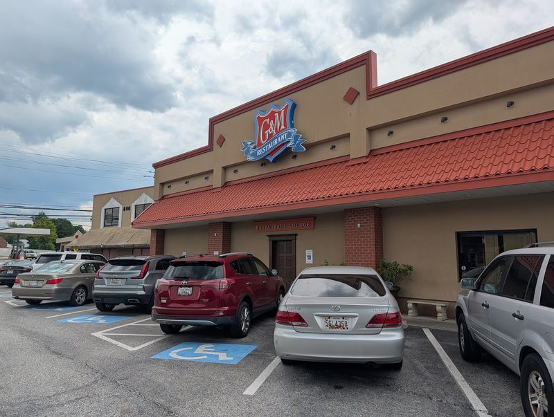 A Crab Cake Address Minutes From the Runway A Crab Cake Address Minutes From the Runway