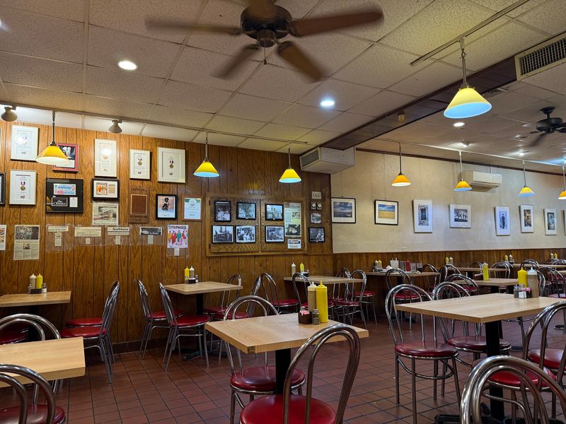 A Dining Room Straight Out of 1970 A Dining Room Straight Out of 1970