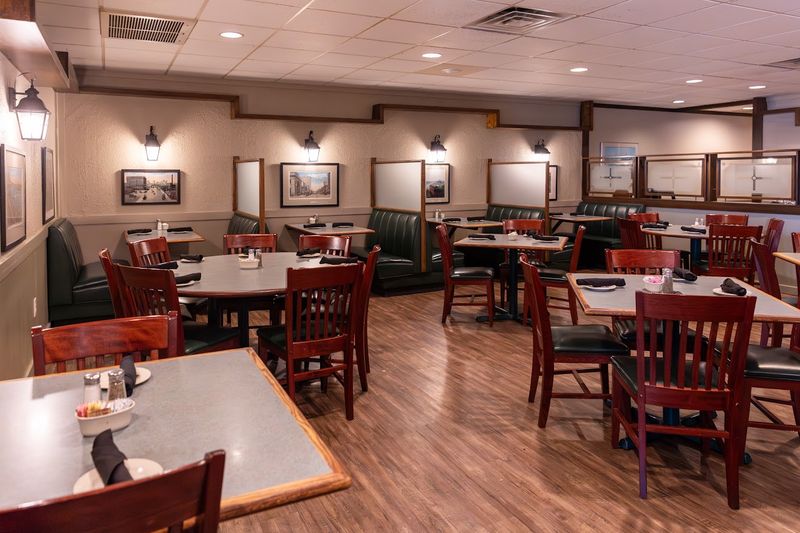 A Dining Room Stuck in the Best Decade A Dining Room Stuck in the Best Decade