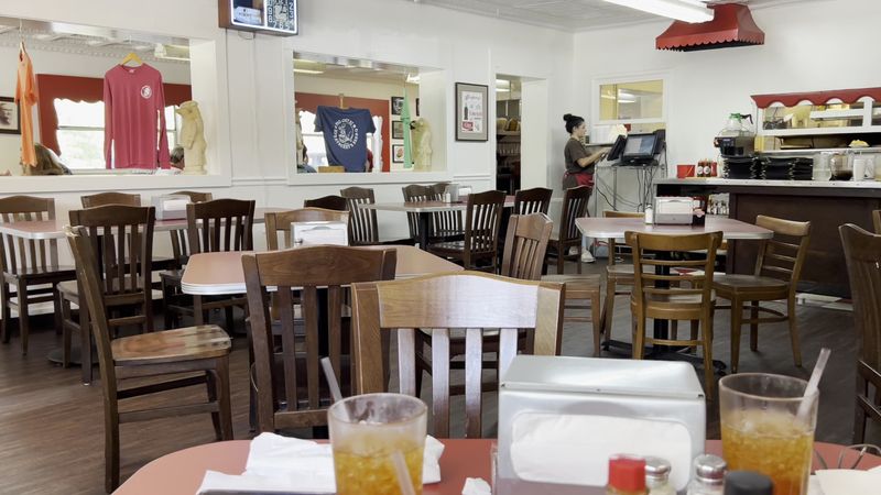A Family Barbecue Joint on Jackson Street A Family Barbecue Joint on Jackson Street