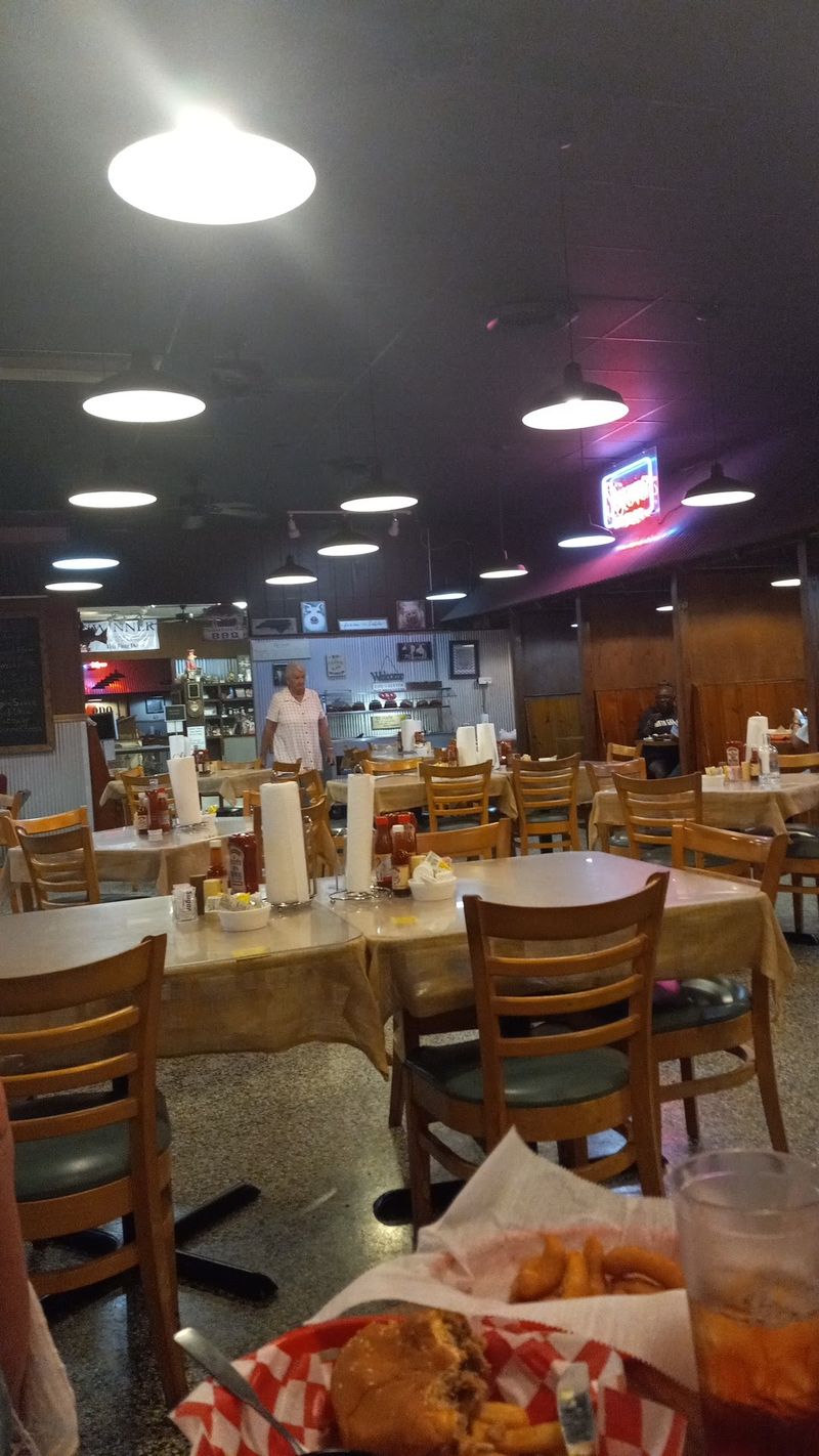 A Family Table That Seats the Whole Clan