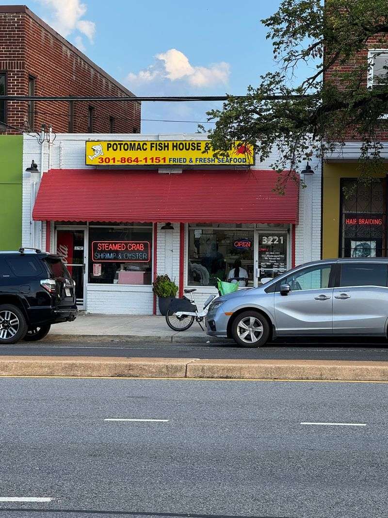 A Fish Market Hiding in Plain Sight