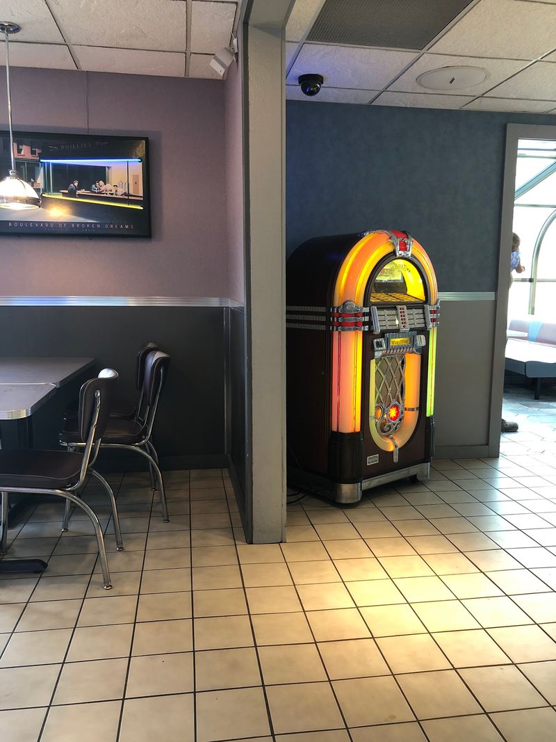 A Free Jukebox Full of Oldies