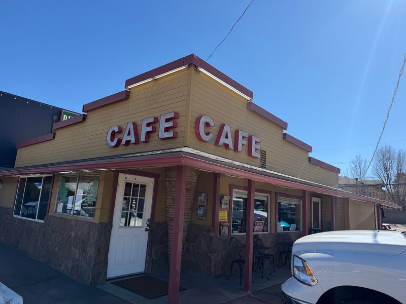 A Highway Diner Hiding in Plain Sight A Highway Diner Hiding in Plain Sight