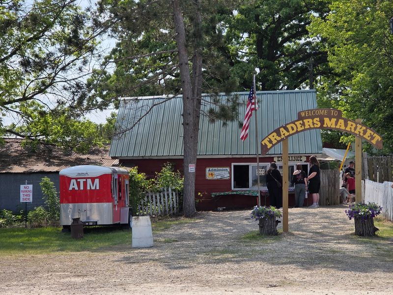 A Holiday Market Off the Freeway