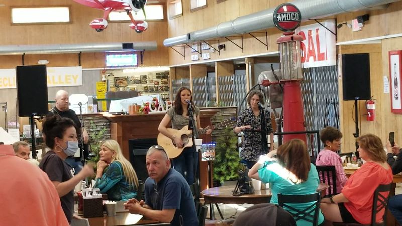 A Home-Cooking Café Worth the Detour A Home-Cooking Café Worth the Detour