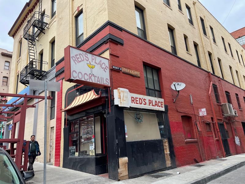 A Little Bar With a Big Address in Chinatown