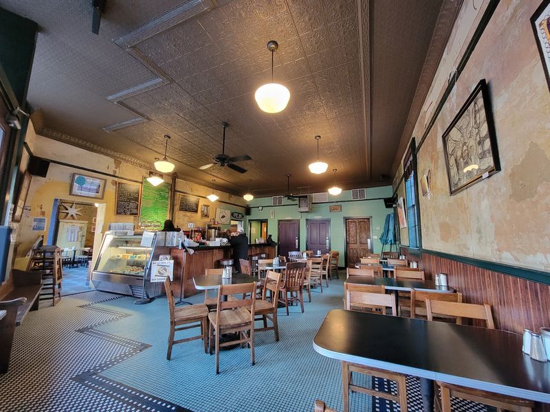 A Meat-Free Diner on Prince Avenue
