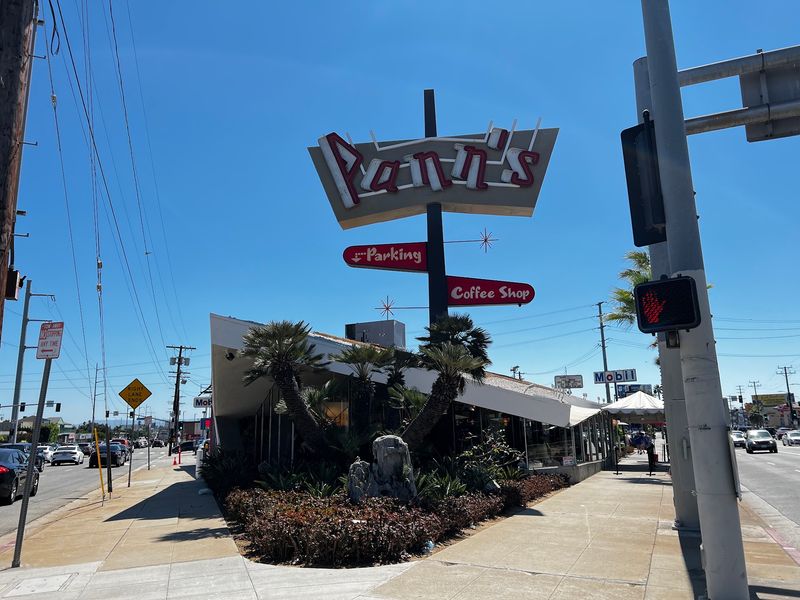 A Midcentury Diner Near LAX