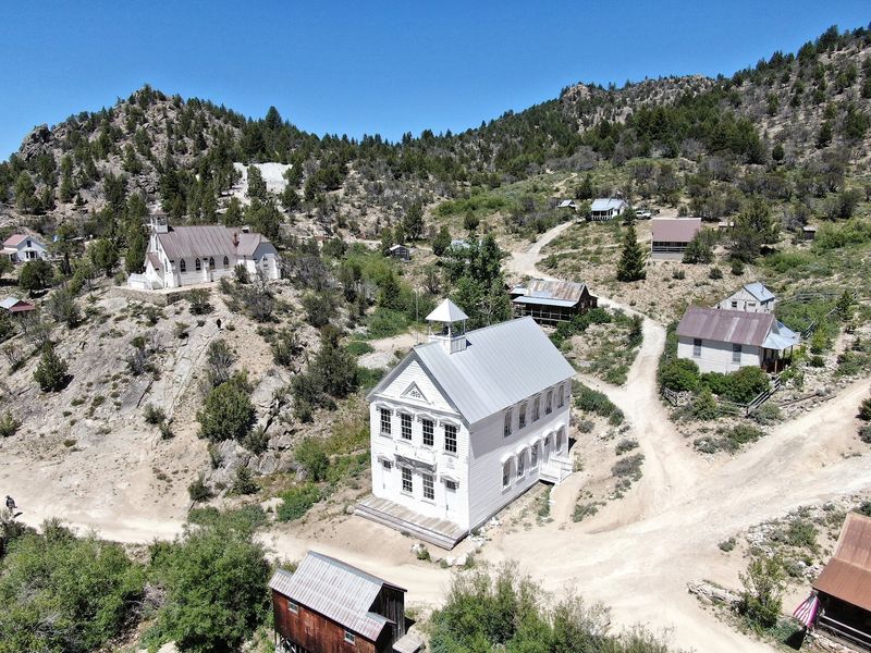 A Mountain Address With No Neighbors A Mountain Address With No Neighbors