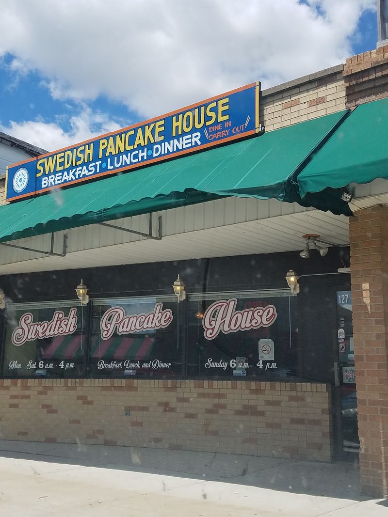 A Pancake House on West 2nd Street
