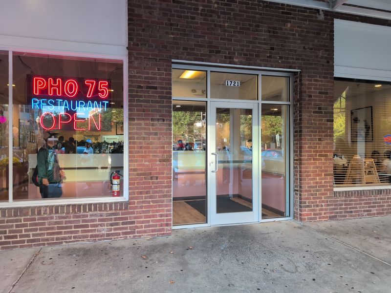 A Pho Landmark on Wilson Boulevard