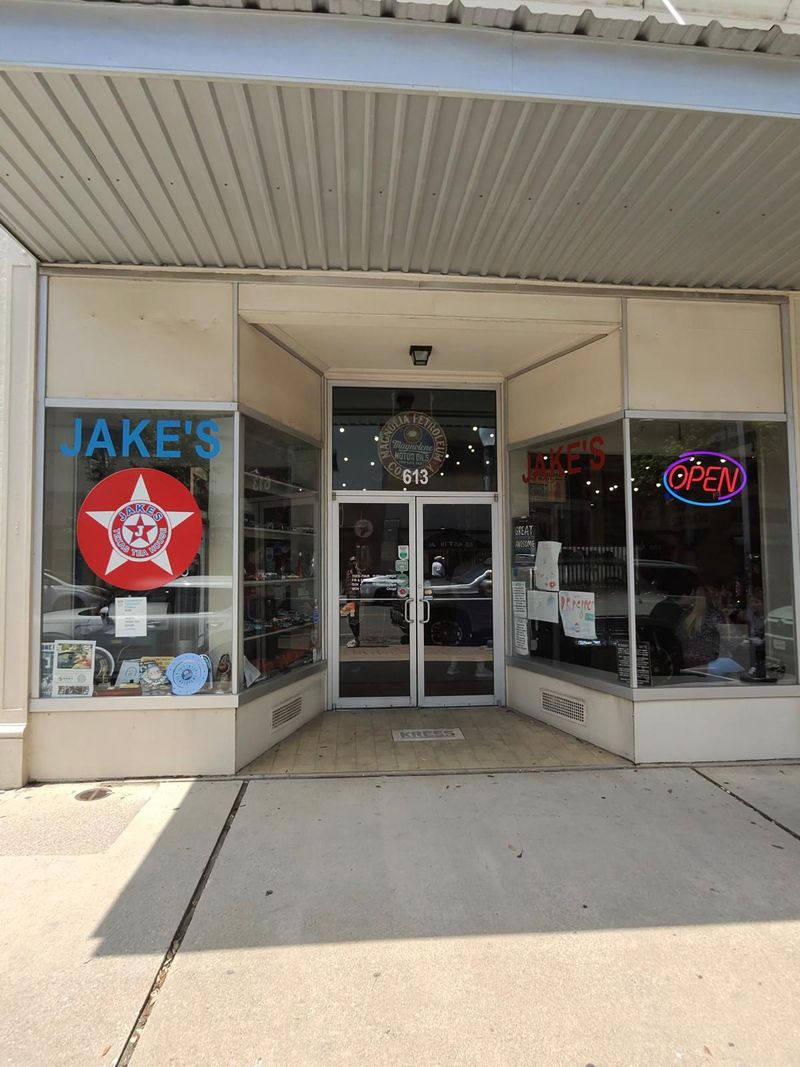 A Pit Stop Hiding on Austin Avenue