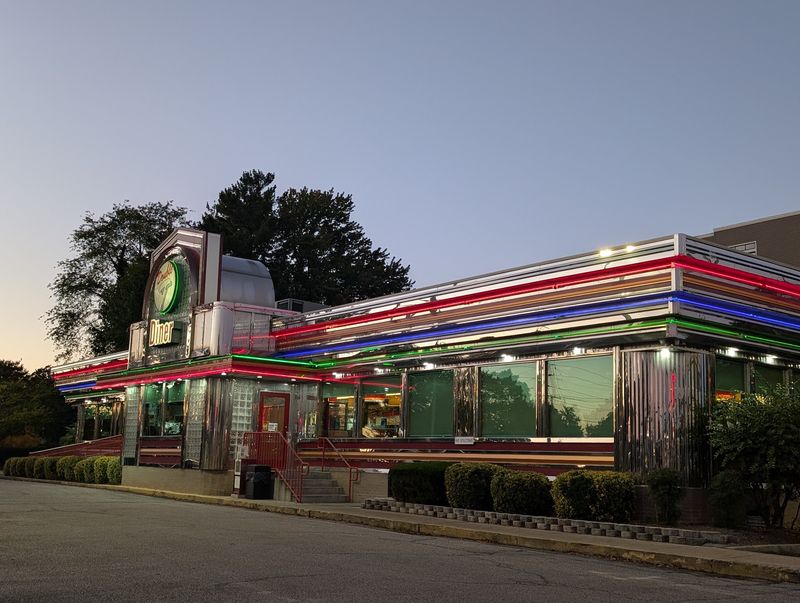 A Retro Landmark on Defense Street A Retro Landmark on Defense Street