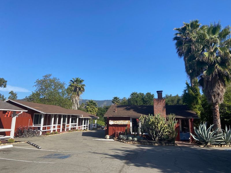 A Retro Motor Lodge on the Main Road