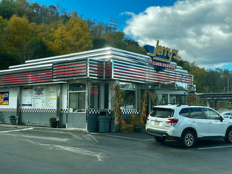 A Riverside Drive-In Worth the Detour