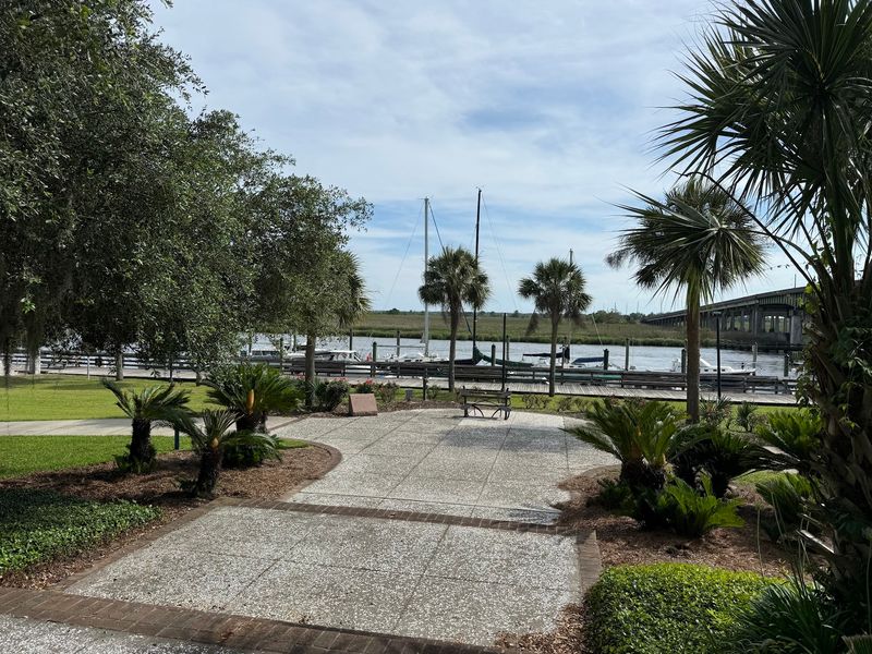 A Riverside Park at 1 Screven Street